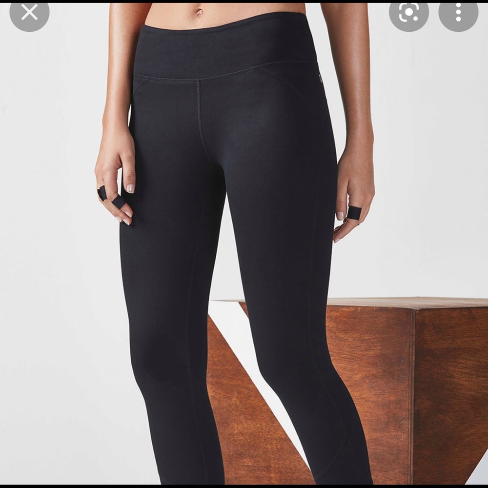 Fabletics Black Capri SZ M - Picture 1 of 6
